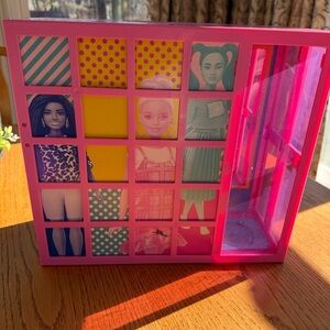 2019 Mattel Barbie Dream Closet Playset Folding Wardrobe Carry Case with clothes
